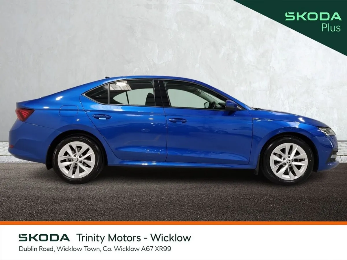 Skoda Octavia Saloon, Petrol, 2023, Blue
