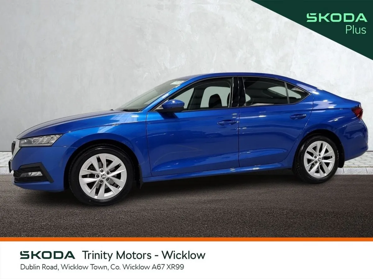 Skoda Octavia Saloon, Petrol, 2023, Blue