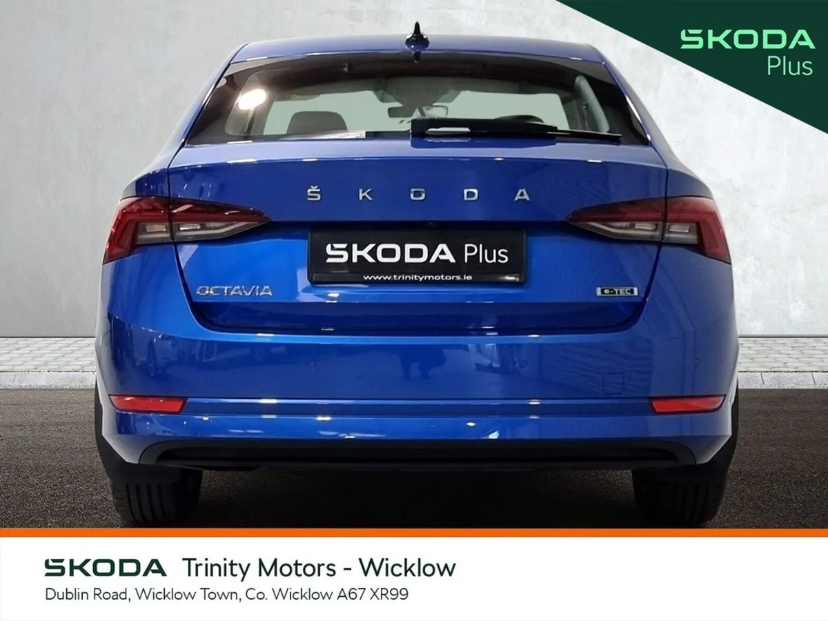 Skoda Octavia Saloon, Petrol, 2023, Blue