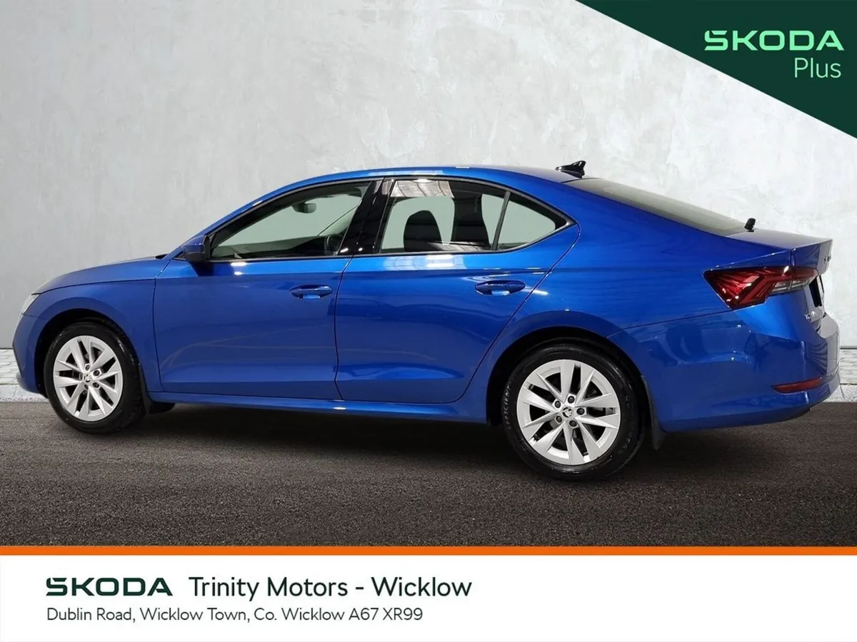 Skoda Octavia Saloon, Petrol, 2023, Blue