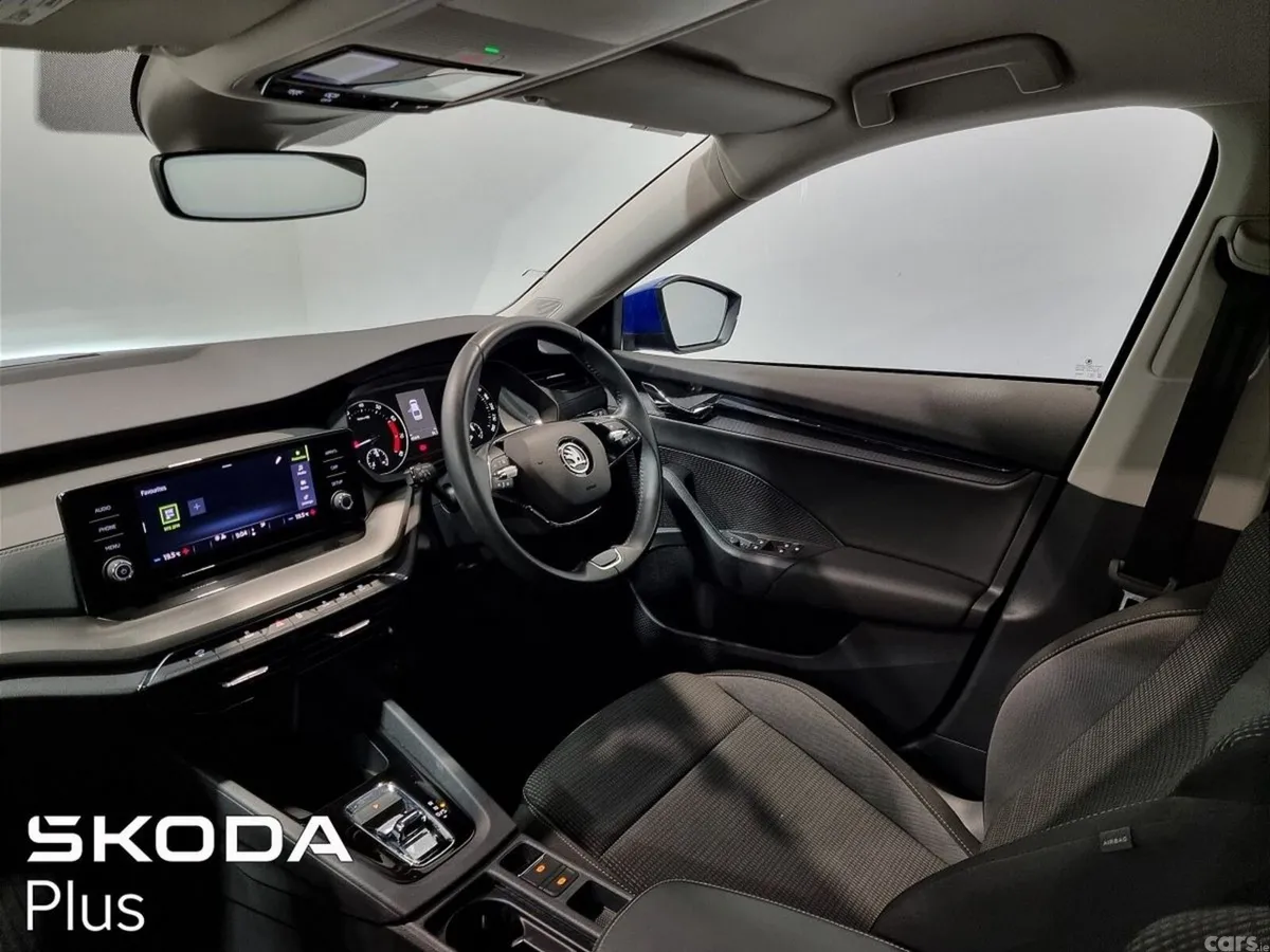 Skoda Octavia Saloon, Petrol, 2023, Blue