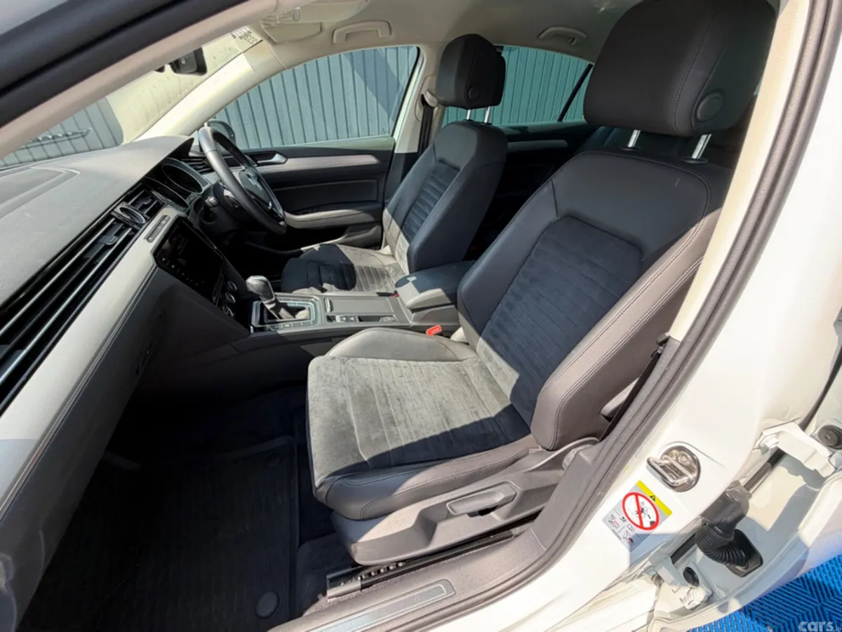 Volkswagen Passat Saloon, Diesel, 2019, White