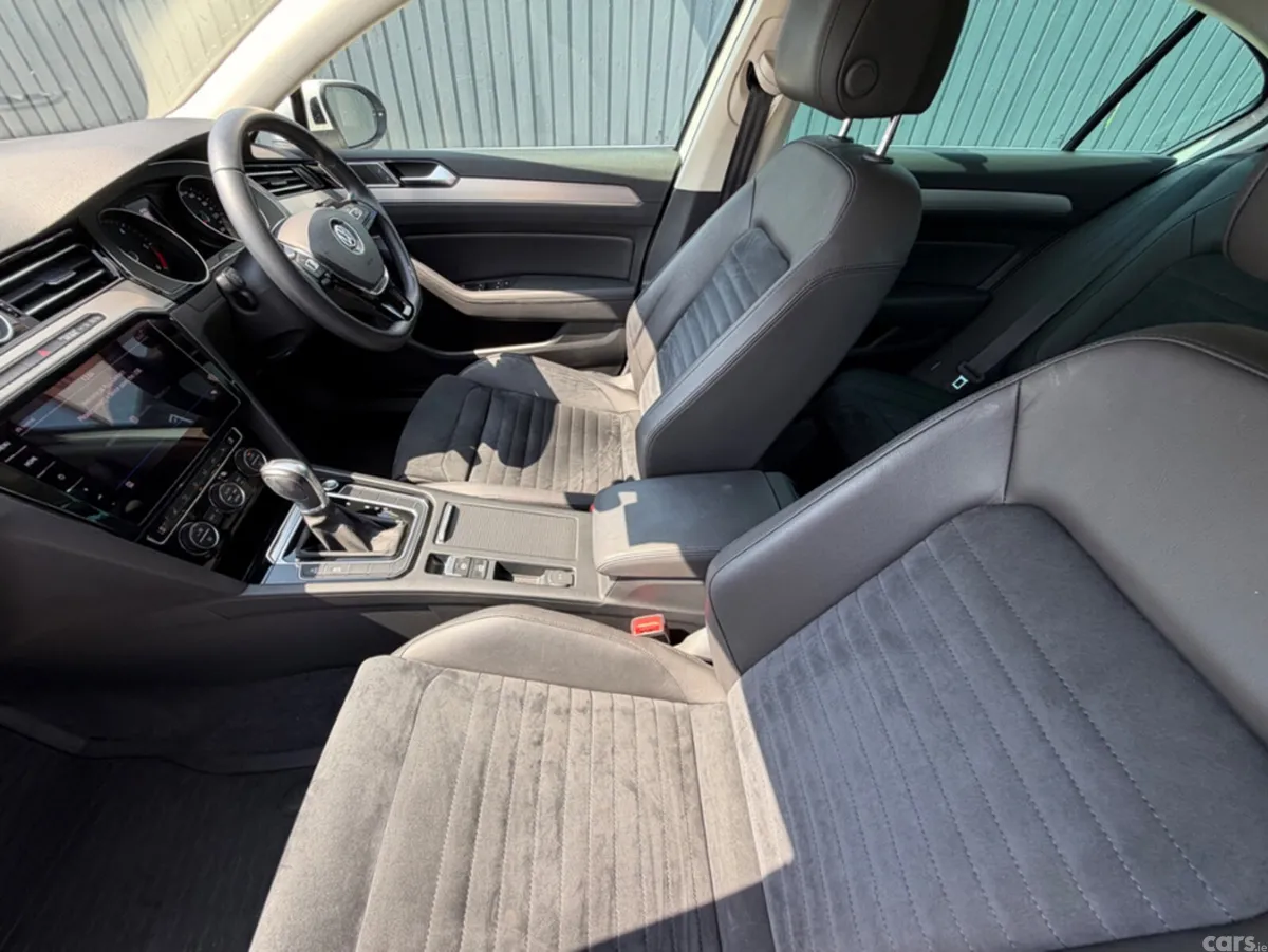 Volkswagen Passat Saloon, Diesel, 2019, White