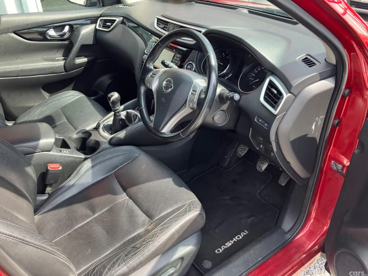 Nissan Qashqai MPV, Diesel, 2016, Red