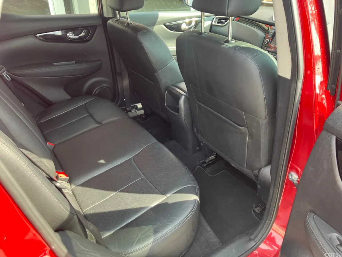 Nissan Qashqai MPV, Diesel, 2016, Red