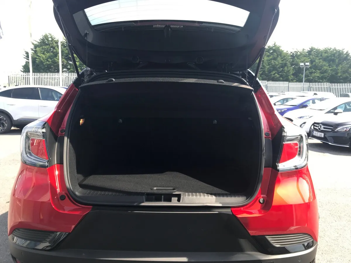 Renault Captur SUV, Petrol Hybrid, 2026, Red