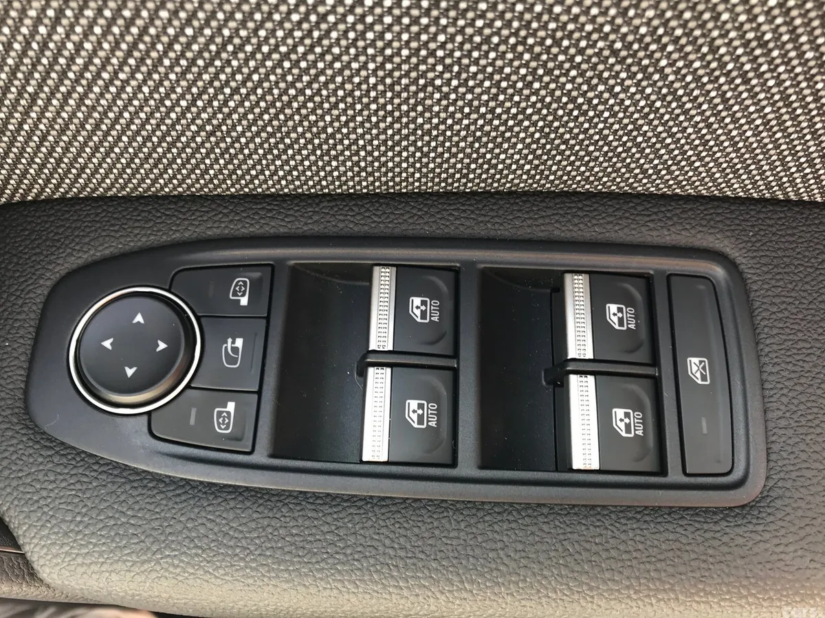 Renault Captur SUV, Petrol Hybrid, 2026, Red