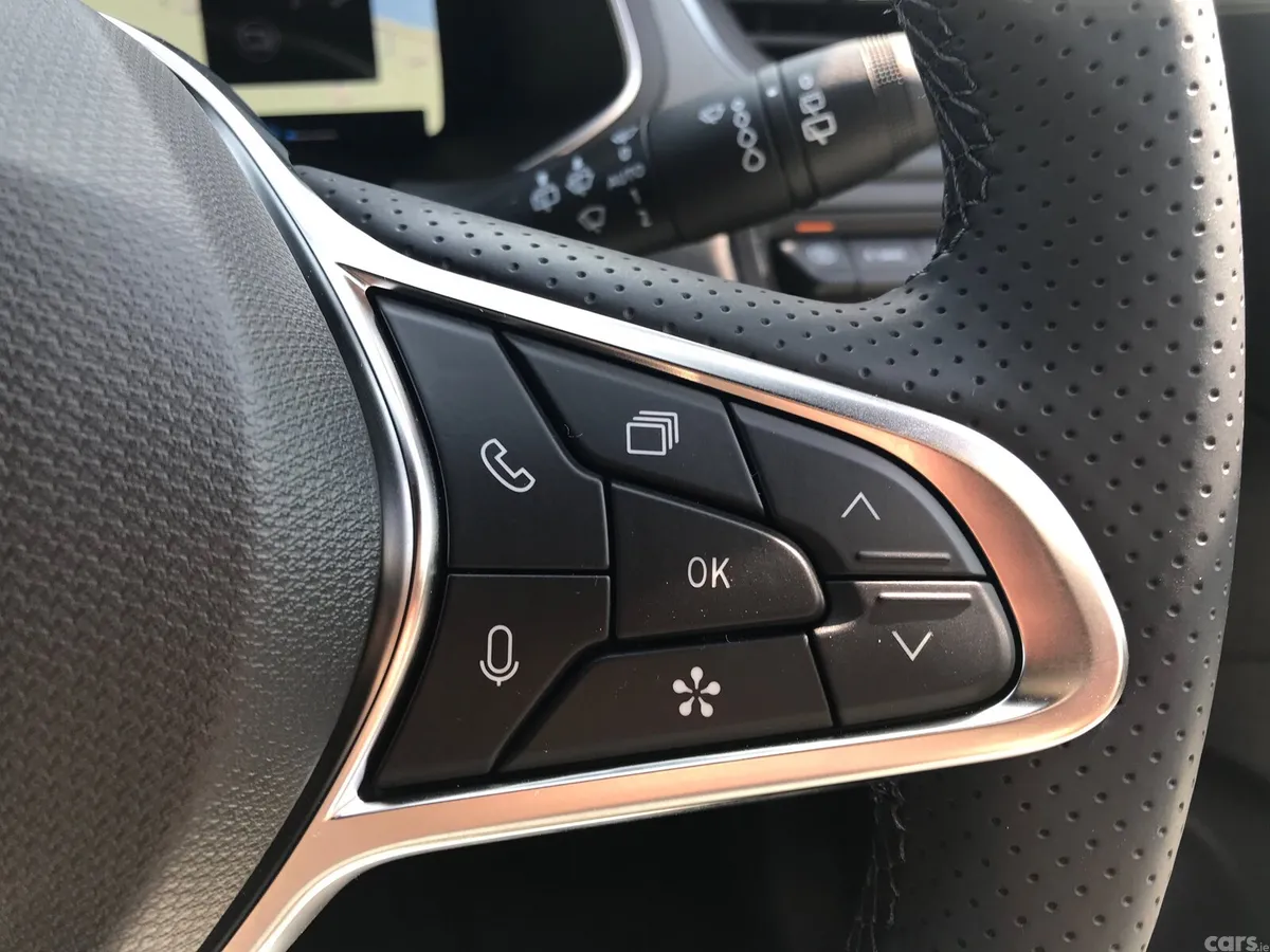 Renault Captur SUV, Petrol Hybrid, 2026, Red
