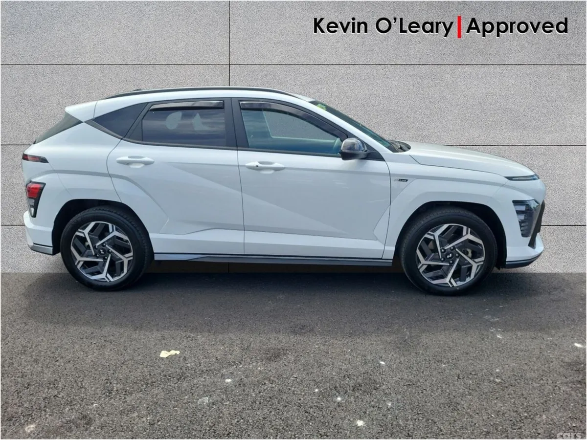Hyundai KONA MPV, Petrol, 2025, White