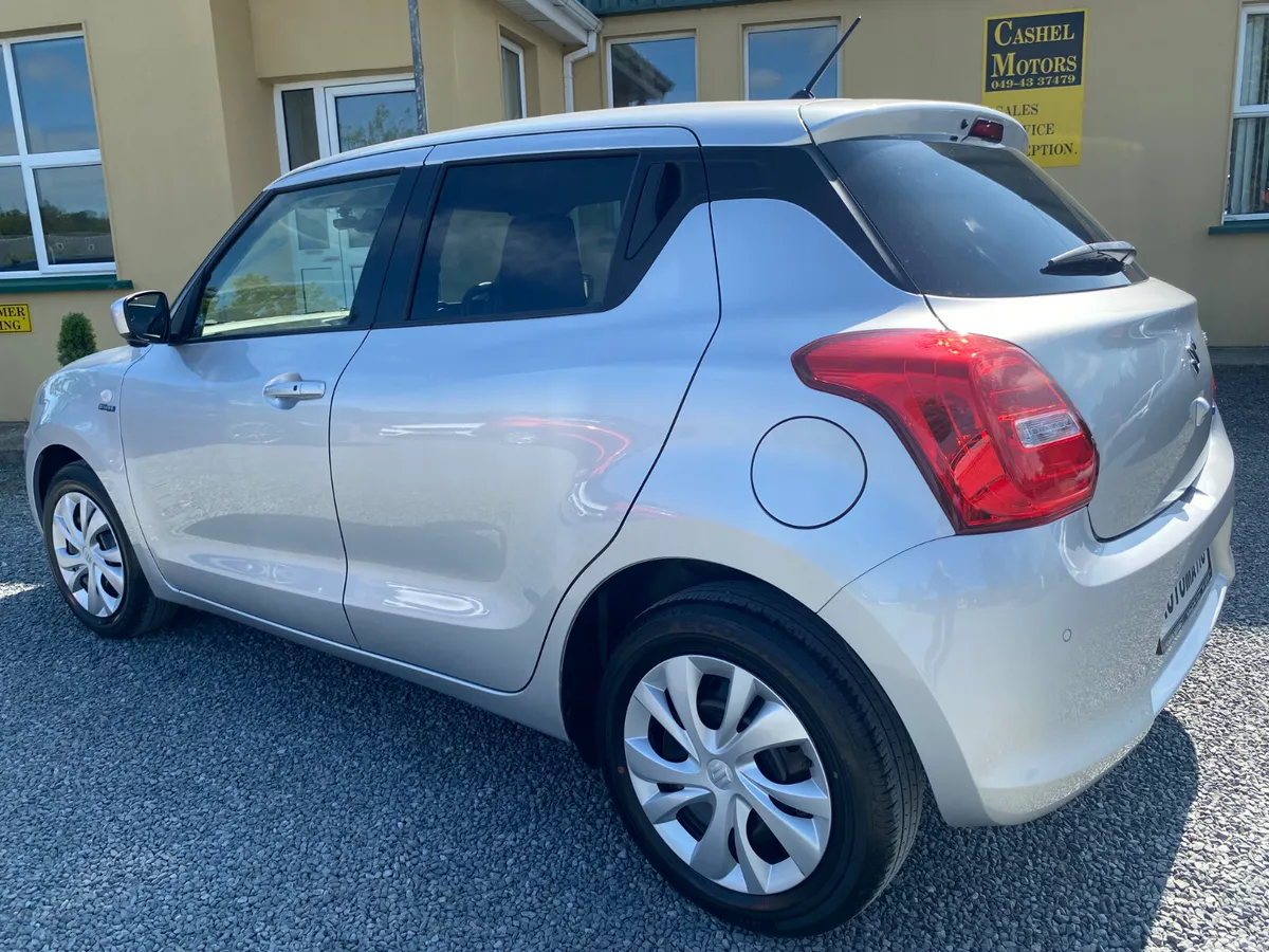 Suzuki Swift Hatchback, Petrol, 2022, Grey