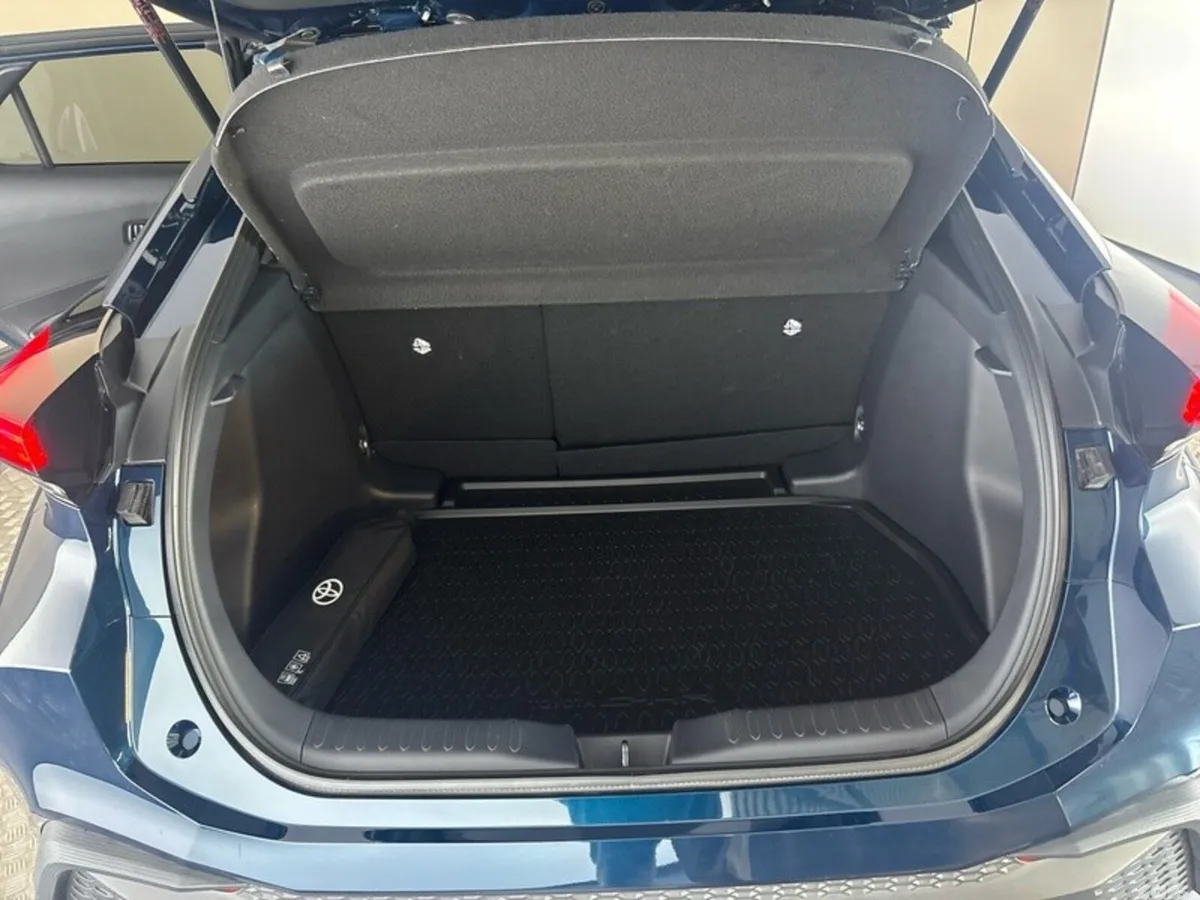 Toyota C-HR SUV, Petrol Hybrid, 2026, Blue