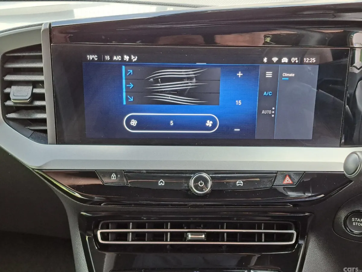 Opel Mokka SUV, Petrol Hybrid, 2025, Green