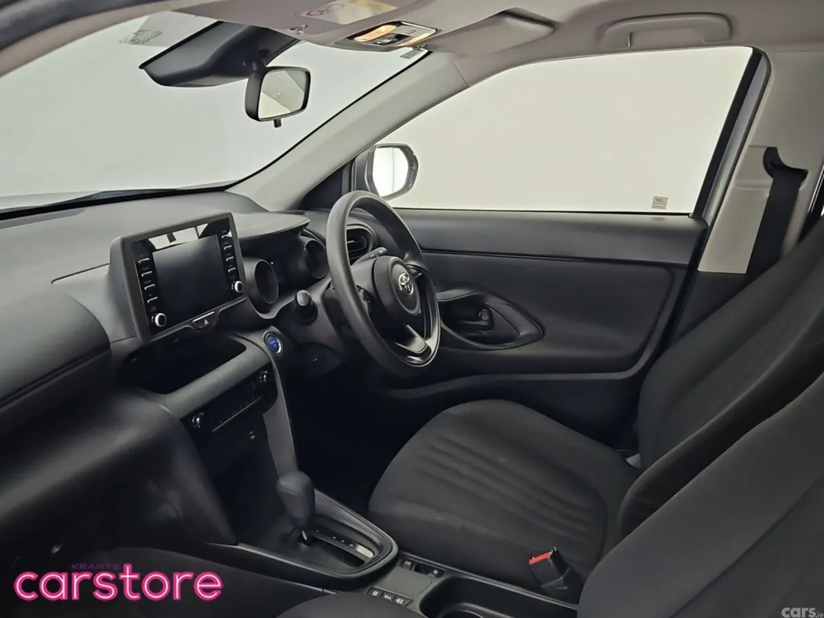 Toyota Yaris Cross SUV, Petrol Hybrid, 2022, Silver
