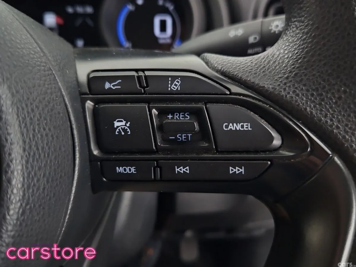 Toyota Yaris Cross SUV, Petrol Hybrid, 2022, Silver
