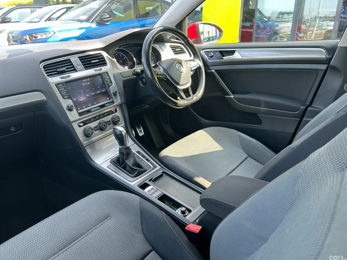 Volkswagen Golf Hatchback, Petrol, 2015, Red