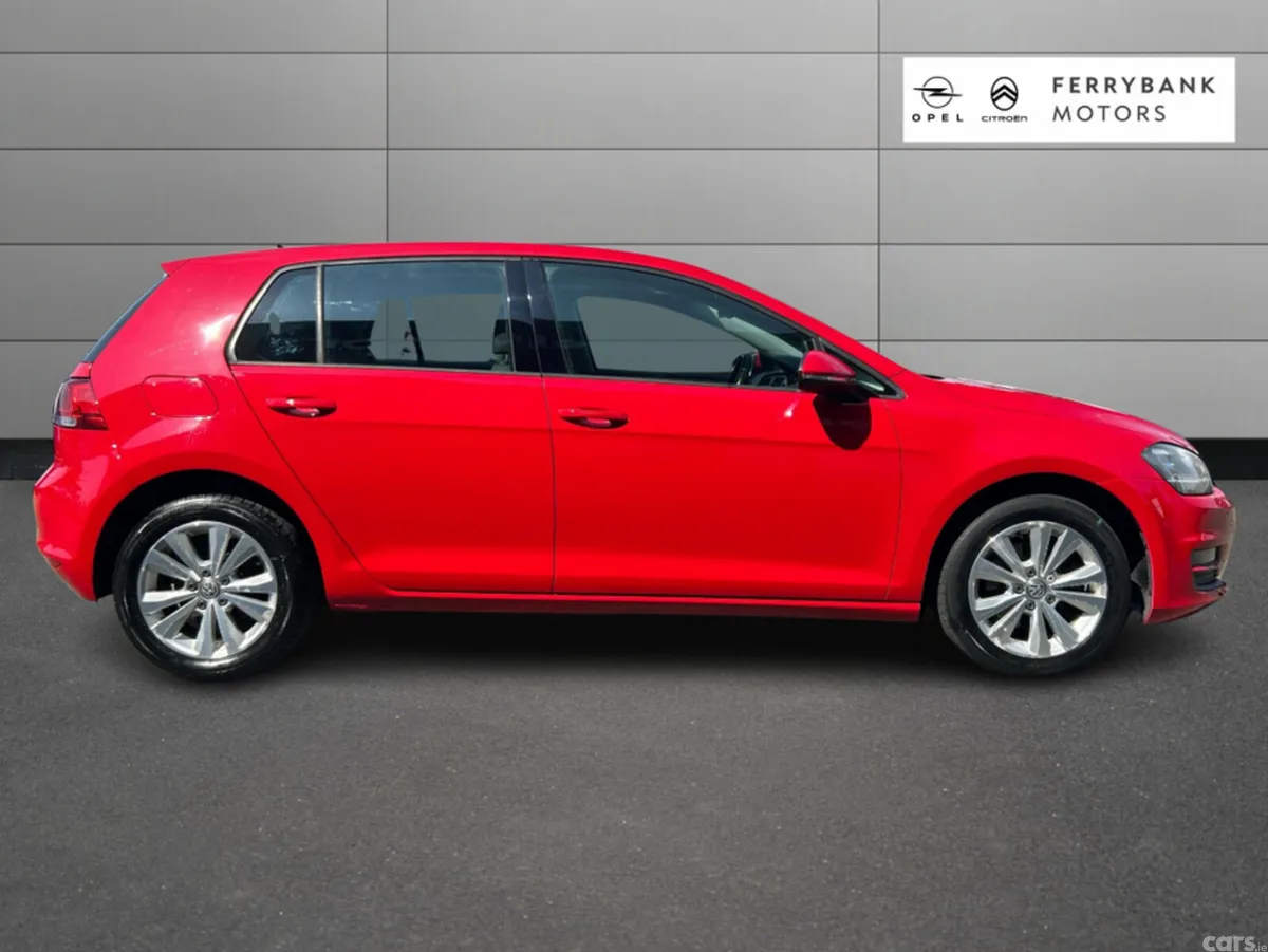 Volkswagen Golf Hatchback, Petrol, 2015, Red