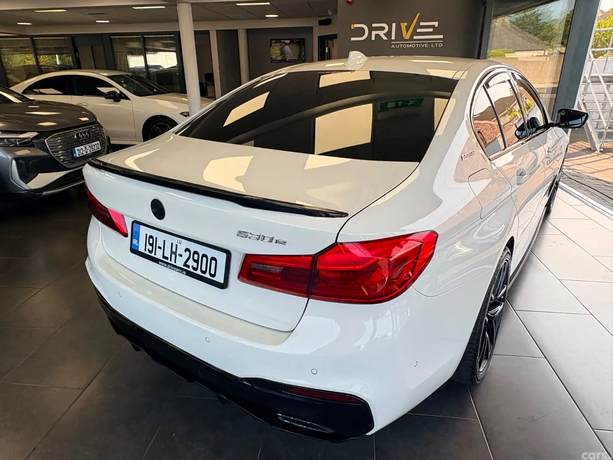 BMW 5-Series Saloon, Petrol Plug-in Hybrid, 2019, White