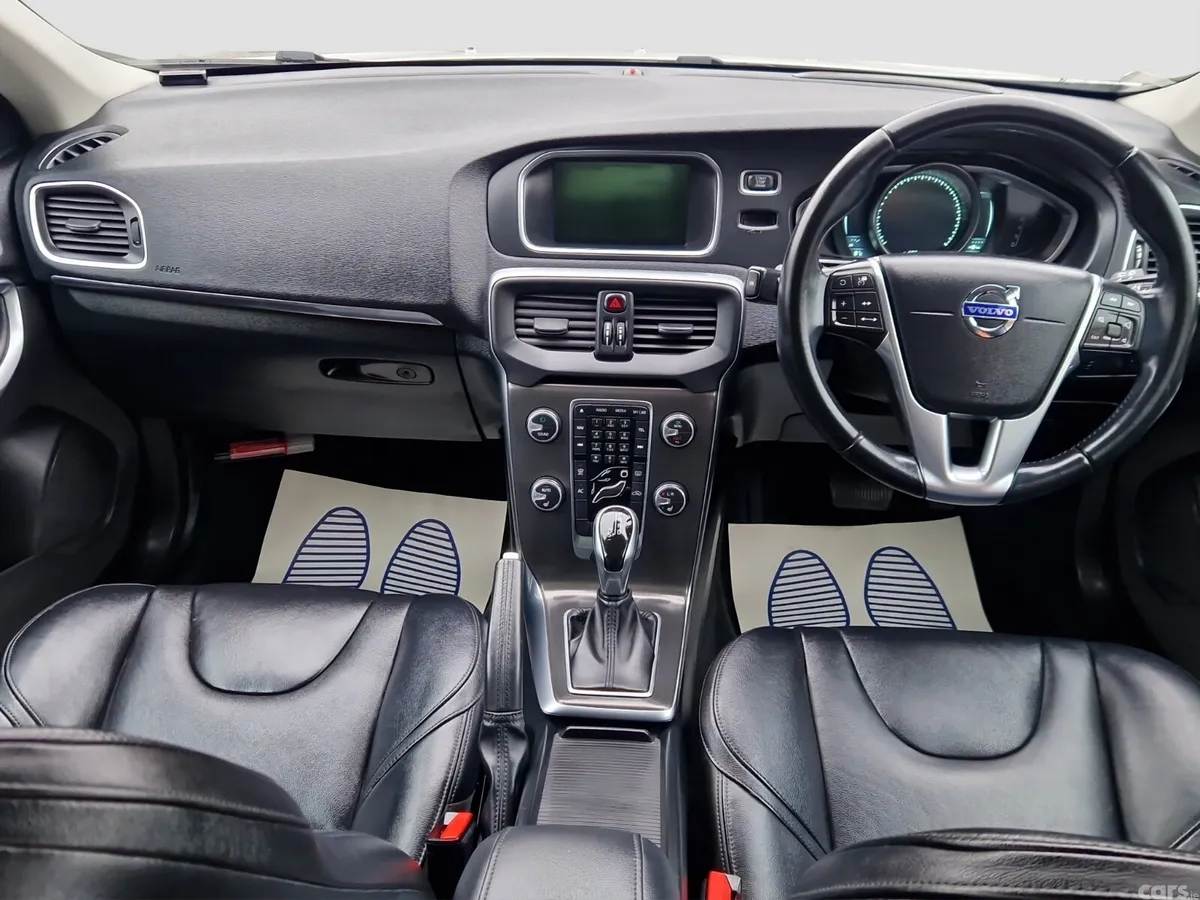 Volvo V40 Hatchback, Petrol, 2014, White