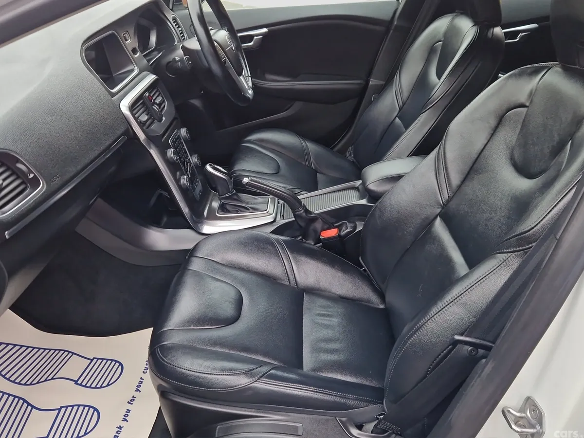 Volvo V40 Hatchback, Petrol, 2014, White