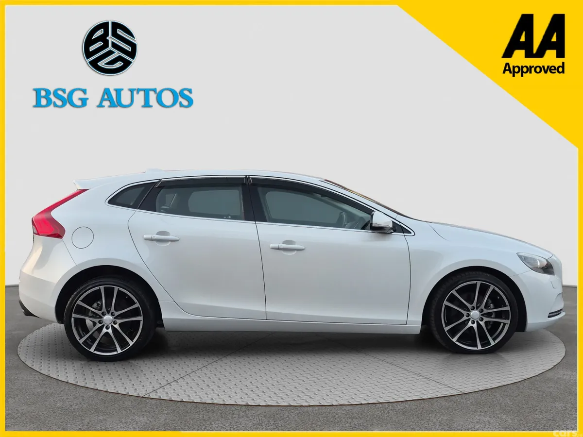 Volvo V40 Hatchback, Petrol, 2014, White