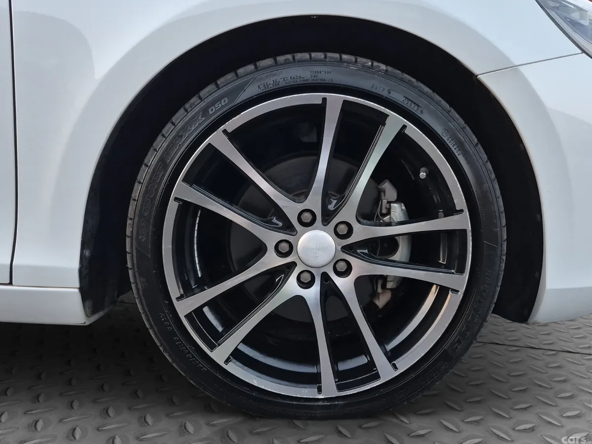 Volvo V40 Hatchback, Petrol, 2014, White