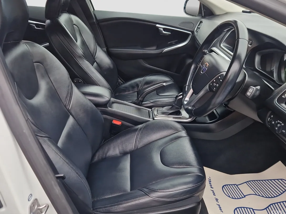 Volvo V40 Hatchback, Petrol, 2014, White