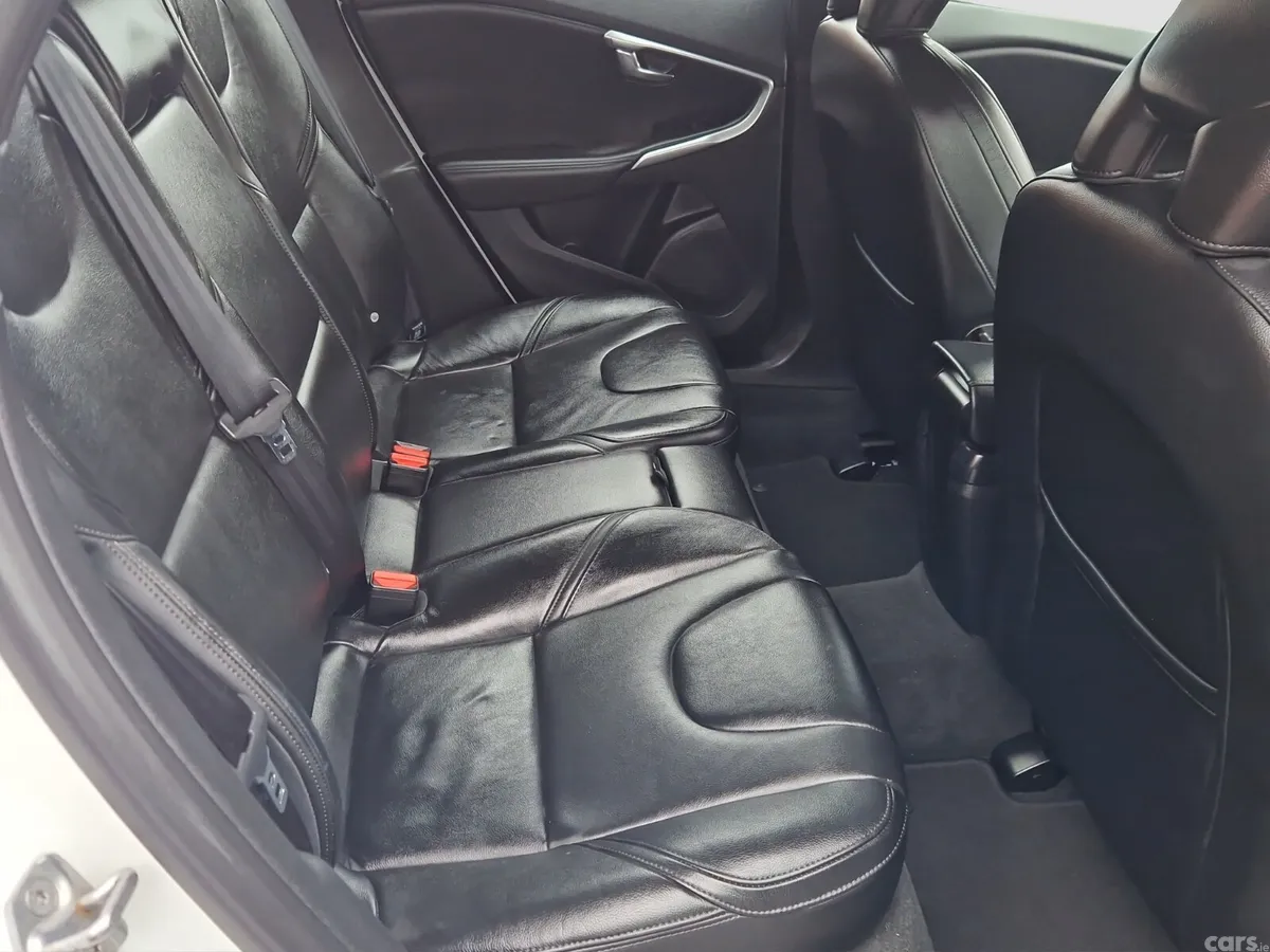 Volvo V40 Hatchback, Petrol, 2014, White