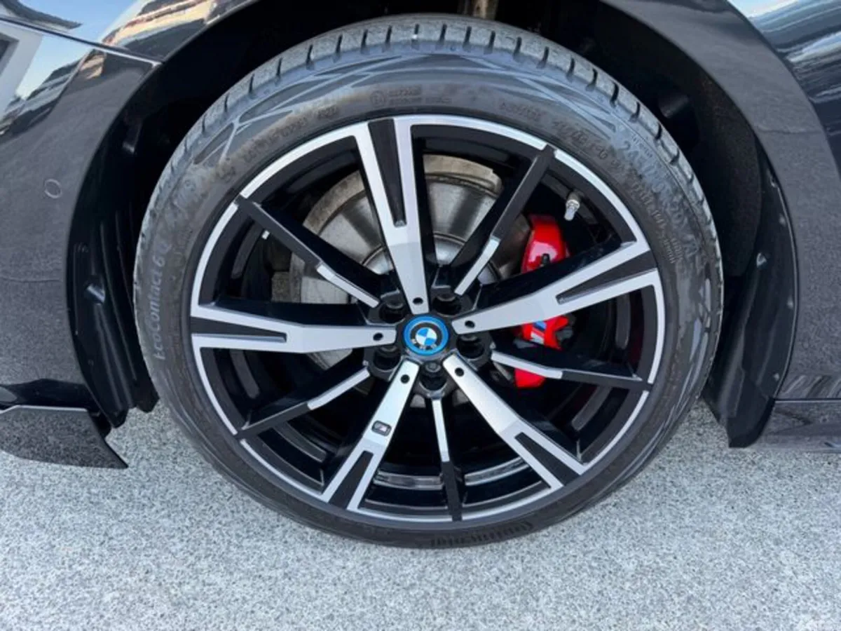 BMW 5-Series Saloon, Petrol Plug-in Hybrid, 2025, Black