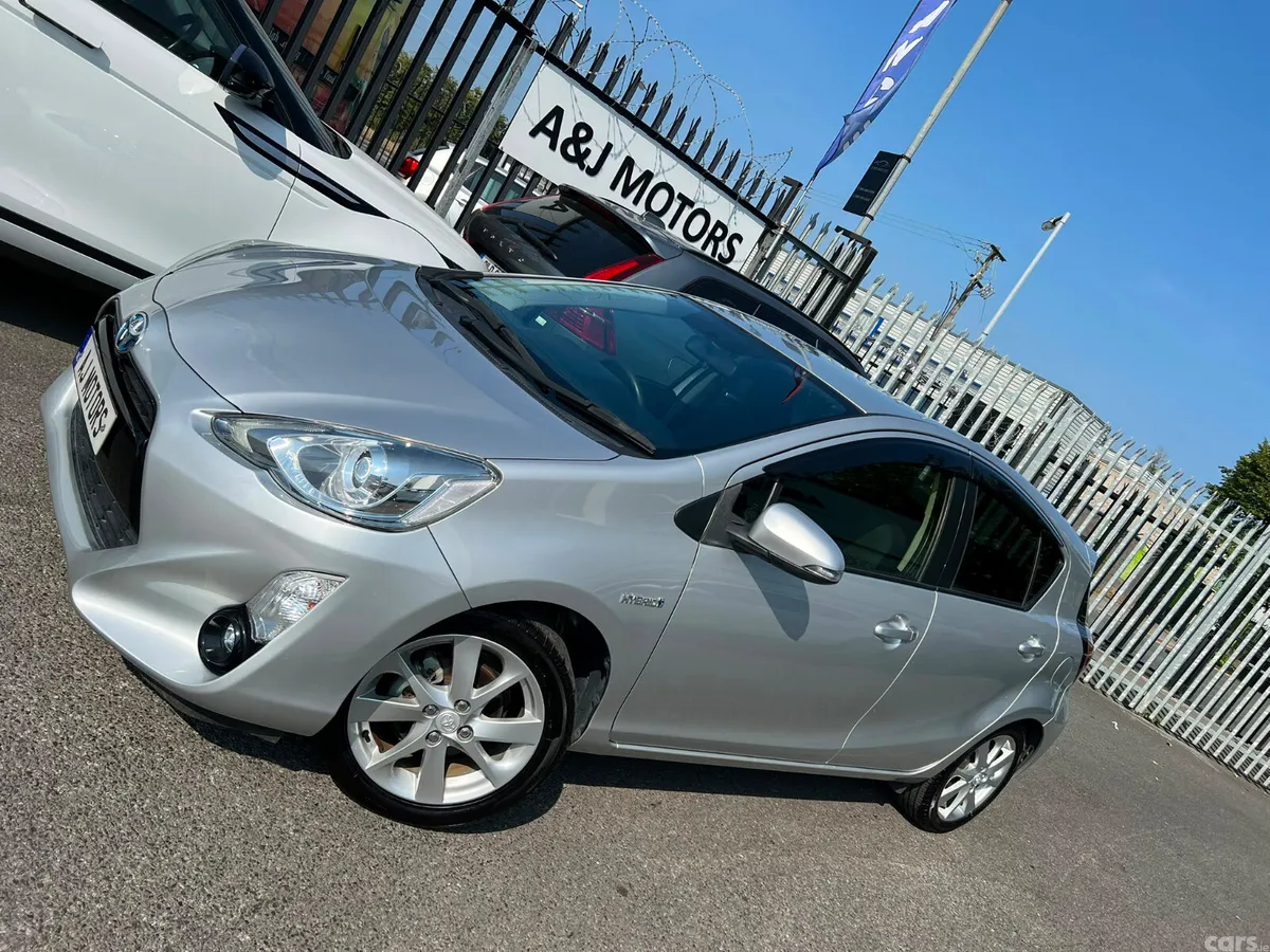 Toyota Aqua Hatchback, Petrol Hybrid, 2016, Silver