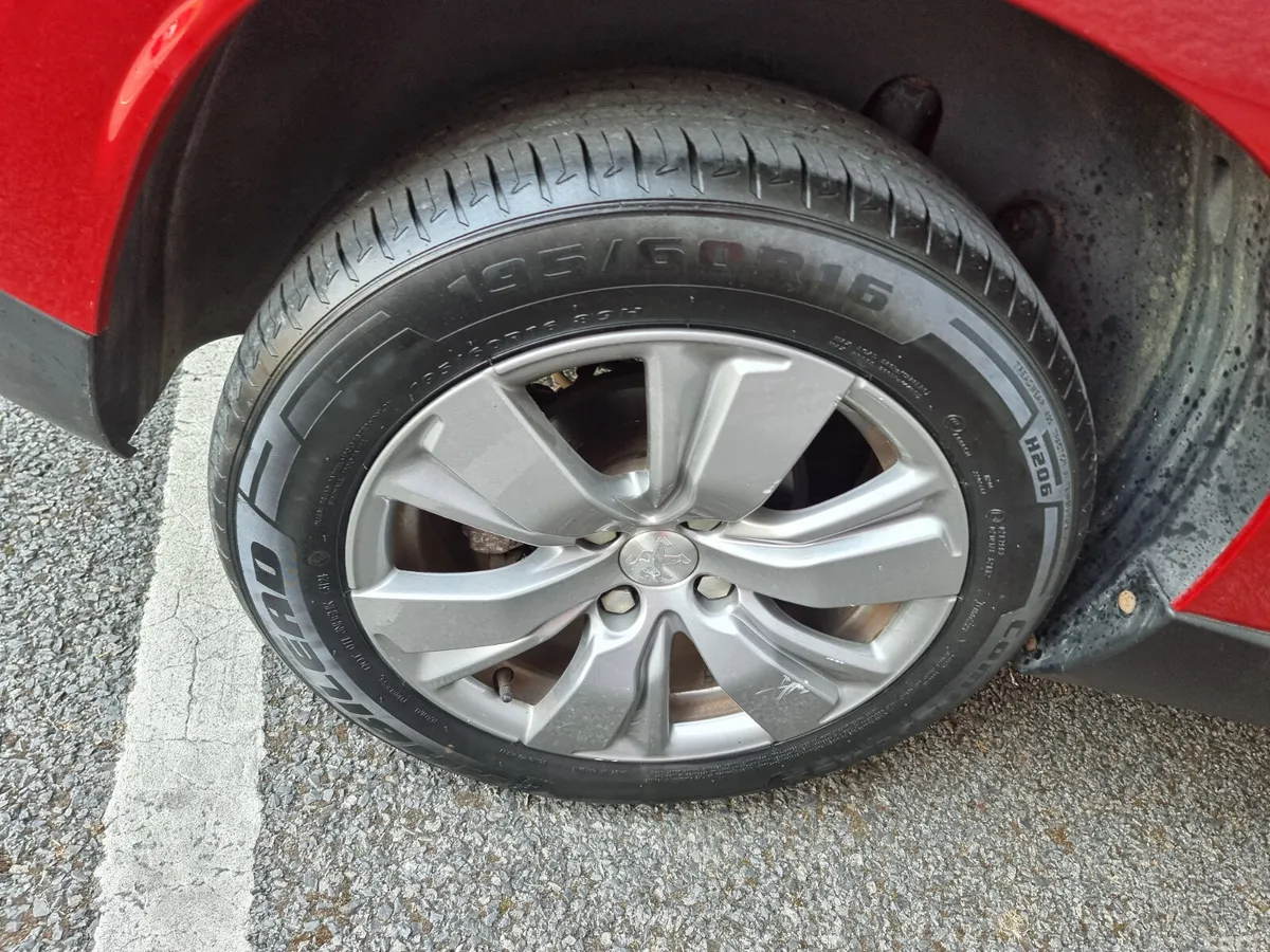 Peugeot 2008 Estate, Diesel, 2017, Red