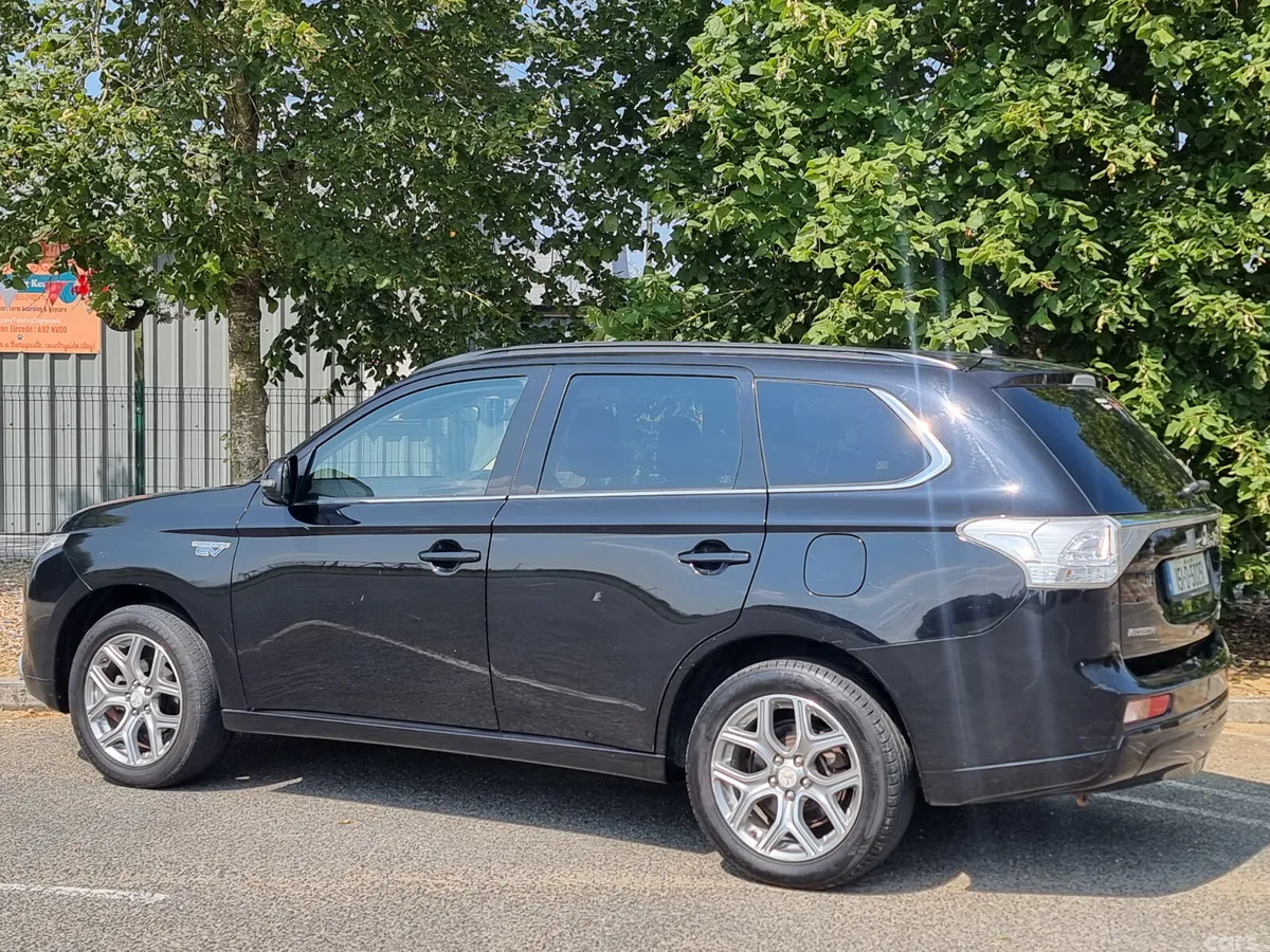 Mitsubishi Outlander SUV, Petrol Plug-in Hybrid, 2015, Black