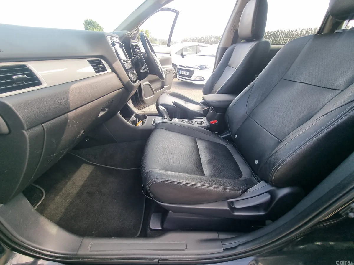 Mitsubishi Outlander SUV, Petrol Plug-in Hybrid, 2015, Black