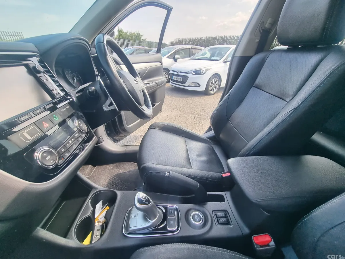 Mitsubishi Outlander SUV, Petrol Plug-in Hybrid, 2015, Black