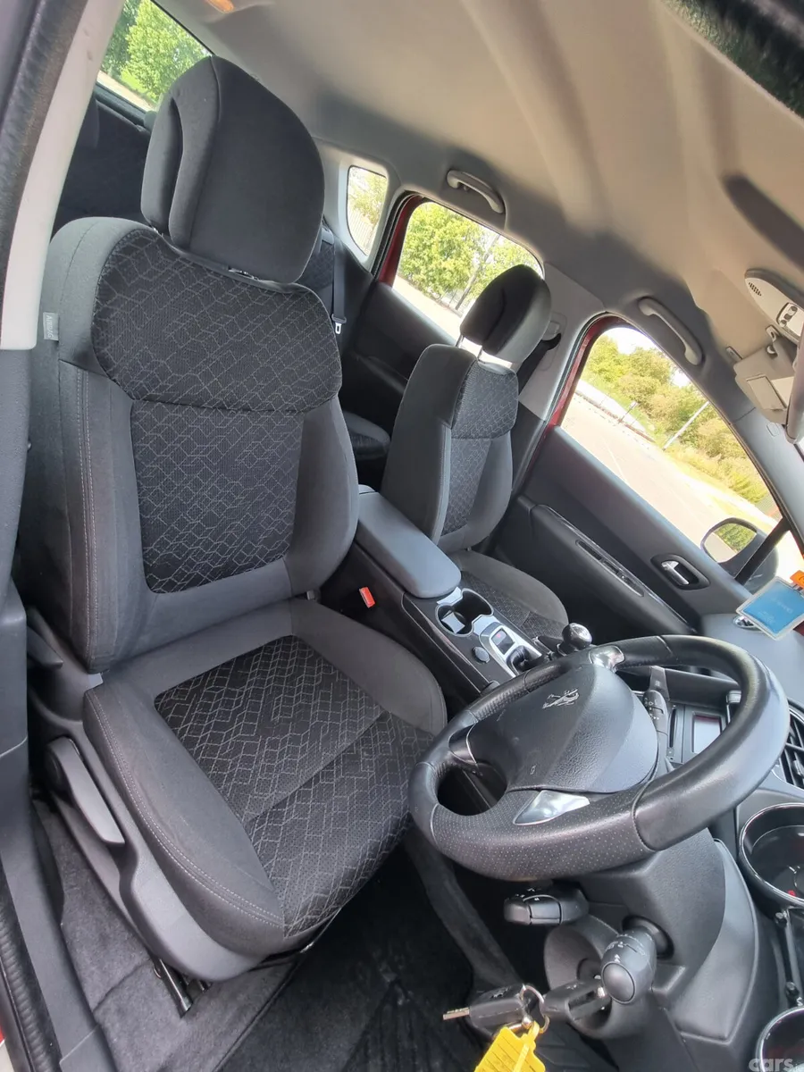 Peugeot 3008 SUV, Diesel, 2015, Red