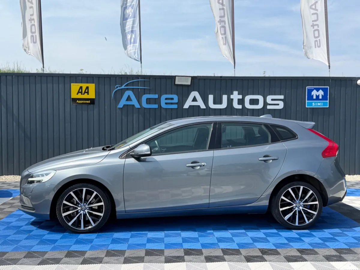 Volvo V40 Hatchback, Diesel, 2018, Grey