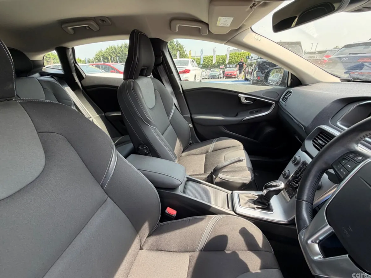 Volvo V40 Hatchback, Diesel, 2018, Grey