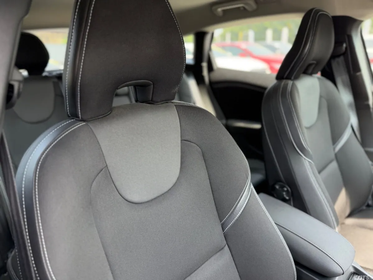 Volvo V40 Hatchback, Diesel, 2018, Grey
