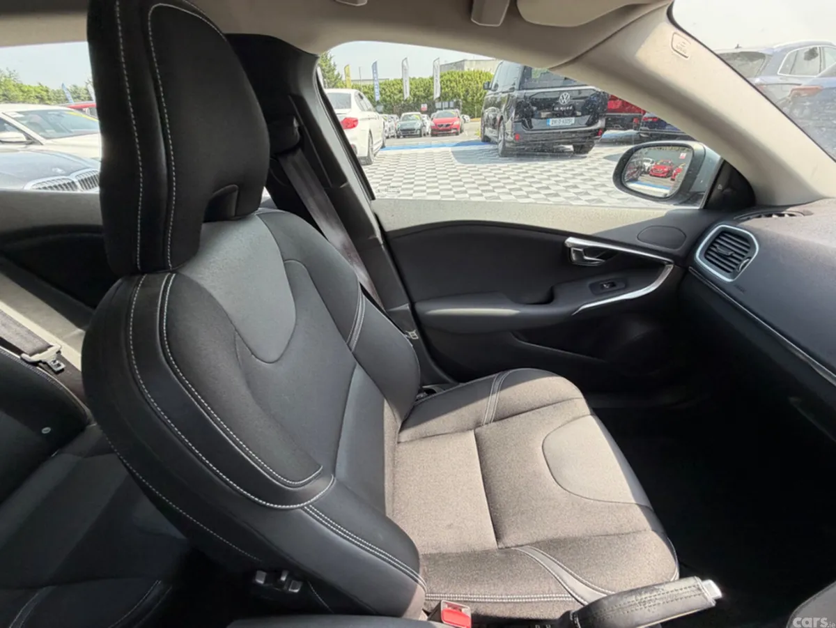 Volvo V40 Hatchback, Diesel, 2018, Grey