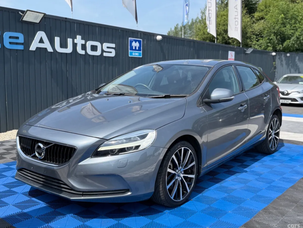 Volvo V40 Hatchback, Diesel, 2018, Grey