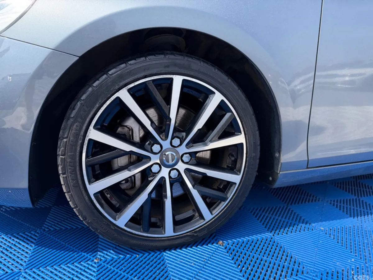Volvo V40 Hatchback, Diesel, 2018, Grey