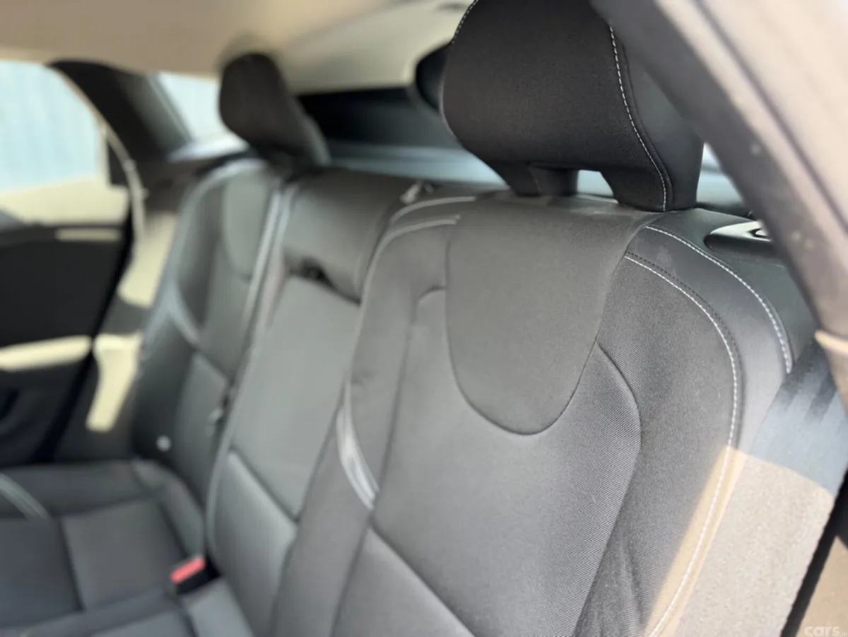 Volvo V40 Hatchback, Diesel, 2018, Grey
