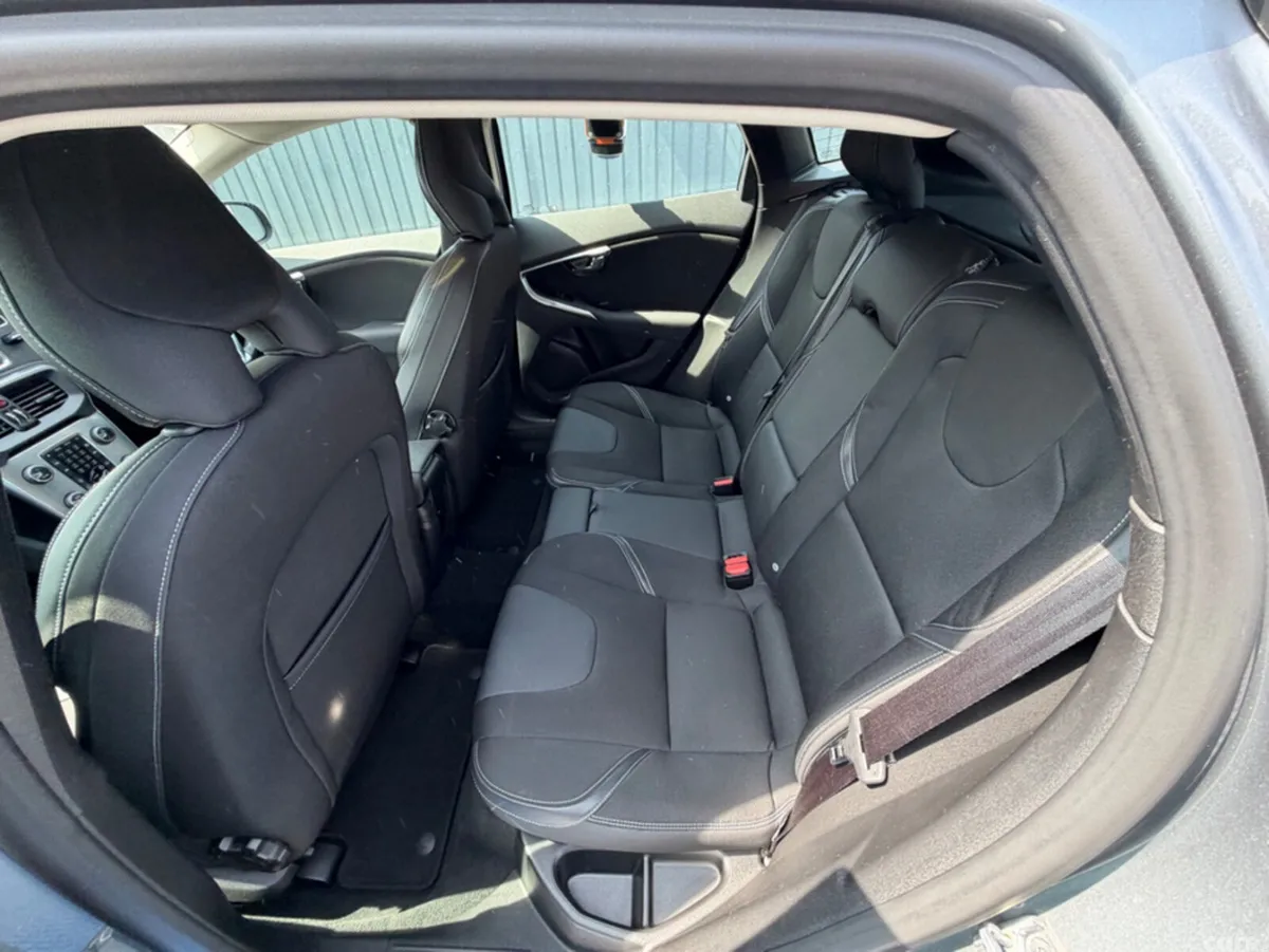 Volvo V40 Hatchback, Diesel, 2018, Grey