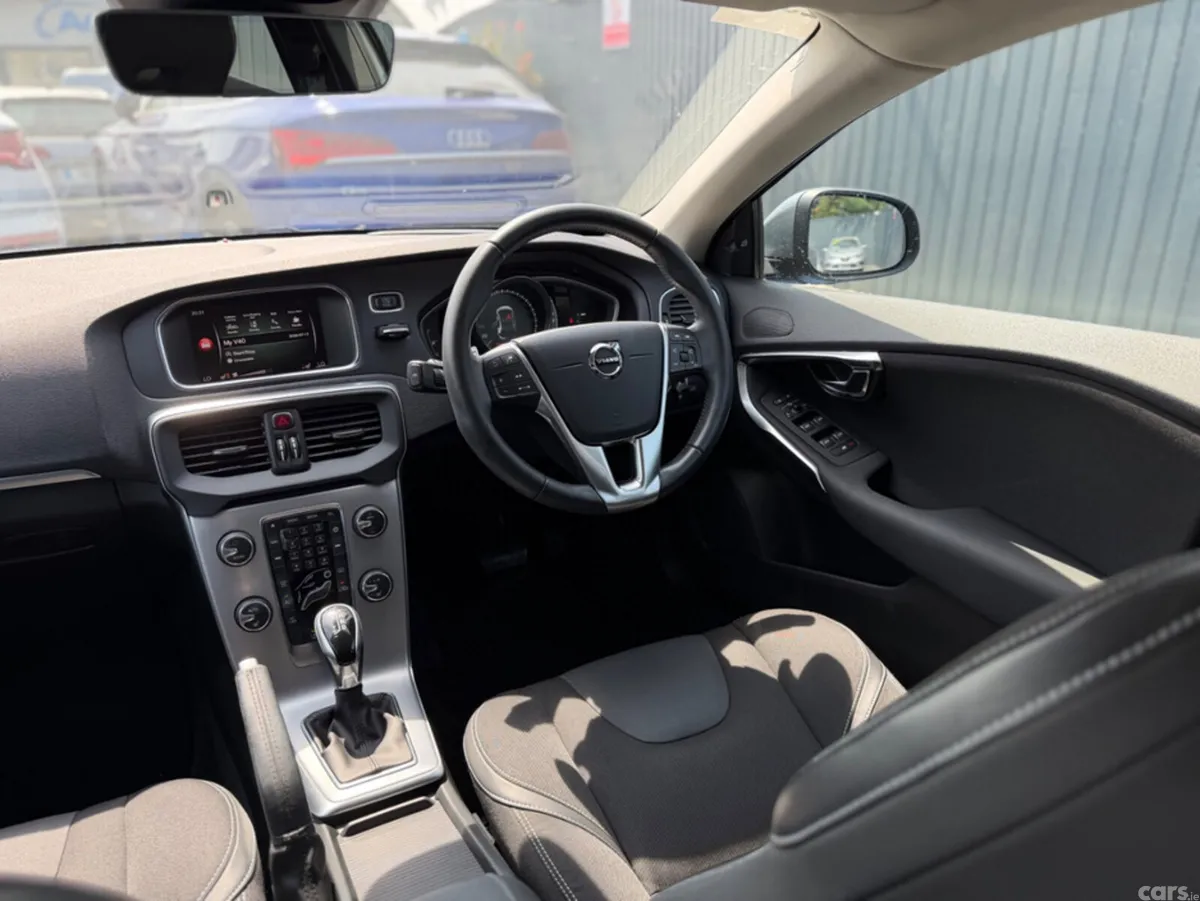 Volvo V40 Hatchback, Diesel, 2018, Grey