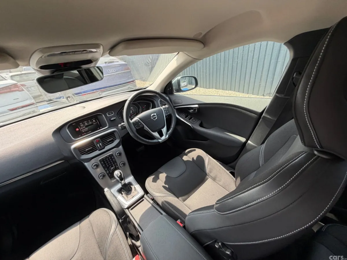 Volvo V40 Hatchback, Diesel, 2018, Grey