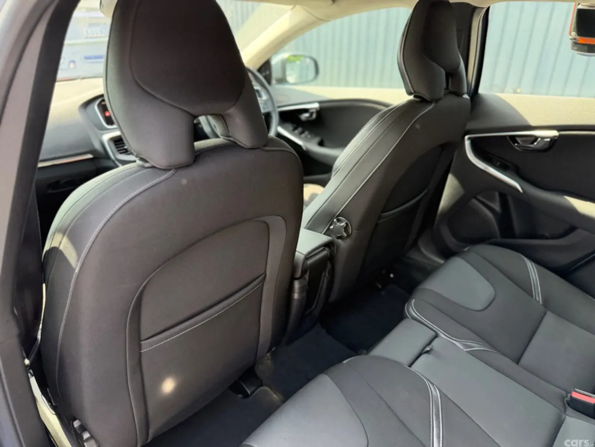 Volvo V40 Hatchback, Diesel, 2018, Grey