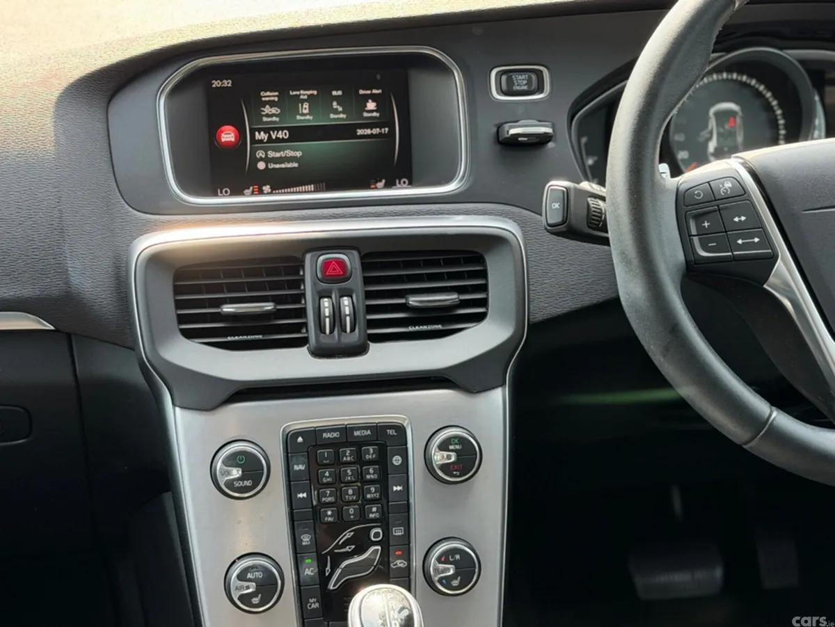 Volvo V40 Hatchback, Diesel, 2018, Grey