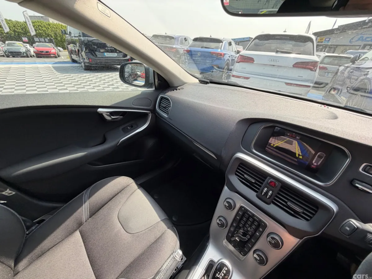 Volvo V40 Hatchback, Diesel, 2018, Grey