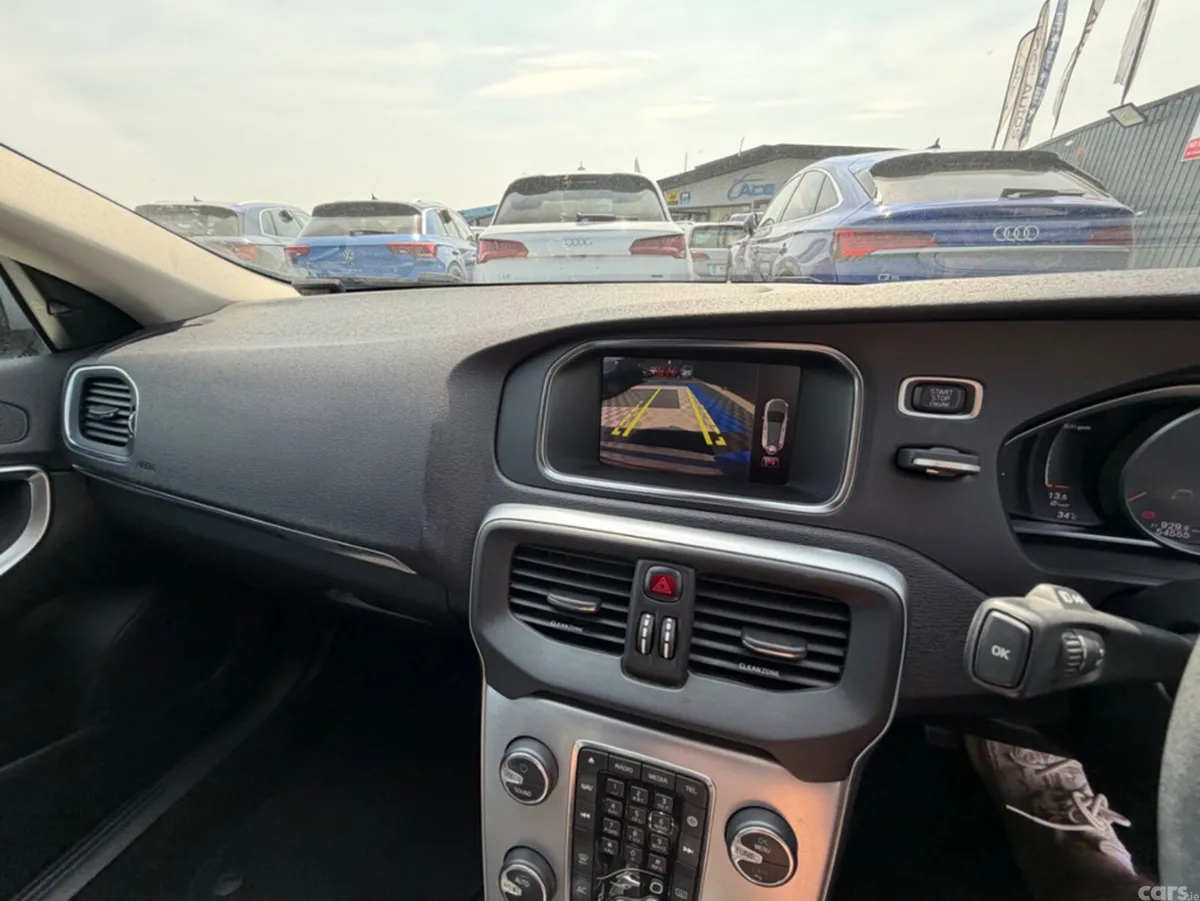 Volvo V40 Hatchback, Diesel, 2018, Grey