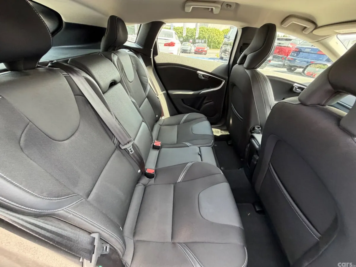 Volvo V40 Hatchback, Diesel, 2018, Grey