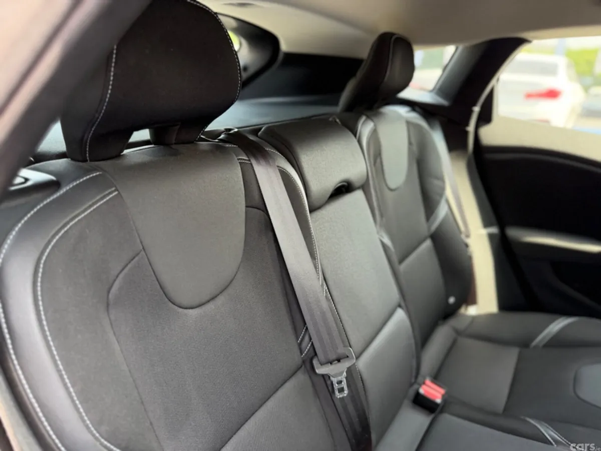Volvo V40 Hatchback, Diesel, 2018, Grey